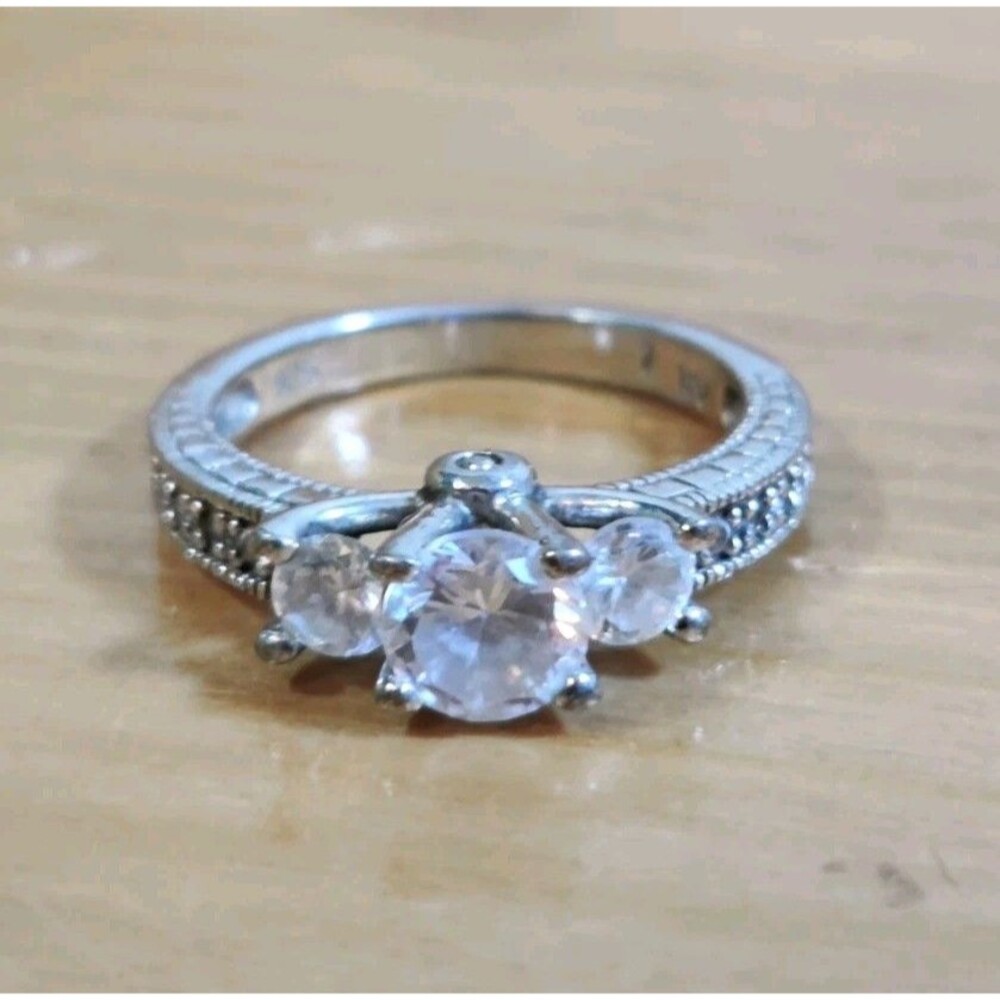 Vintage Sterling Silver 925 Ring Three Clear Stones Accents Size 7, 4g Signed NV